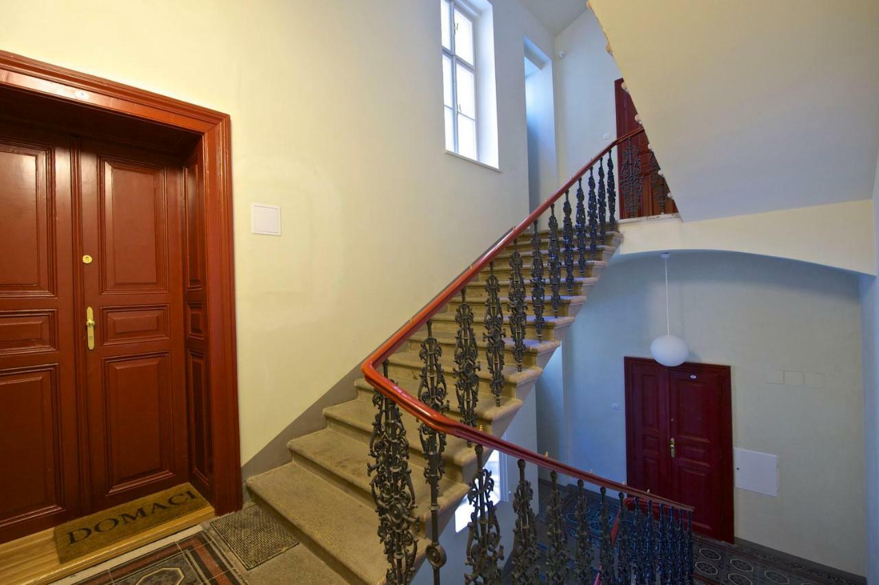 Kafka'S Head Apartment Prague Luaran gambar